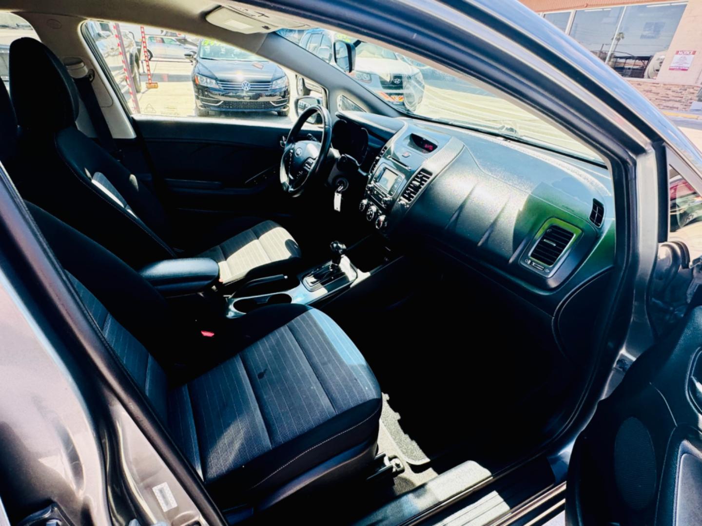 2014 grey Kia Forte (KNAFX4A86E5) , located at 2190 Hwy 95, Bullhead City, AZ, 86442, (928) 704-0060, 0.000000, 0.000000 - 2014 Kia Forte EX. 2.0 4 cylinder engine. great gas mileage. new engine with warranty. great gas mileage. brand new tires. financing available. super clean. bluetooth, backup sensors. keyless entry. satellite radio. buy here pay here. in house financing . we finance. only at Dunton Motors. - Photo#7